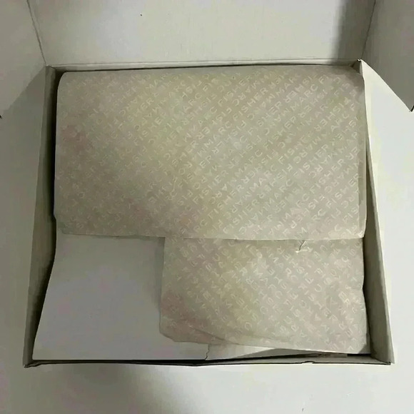 MARC FISHER-MALLIE LACE-UP ROUND TOE ANKLE BOOTS - Picture 9 of 10